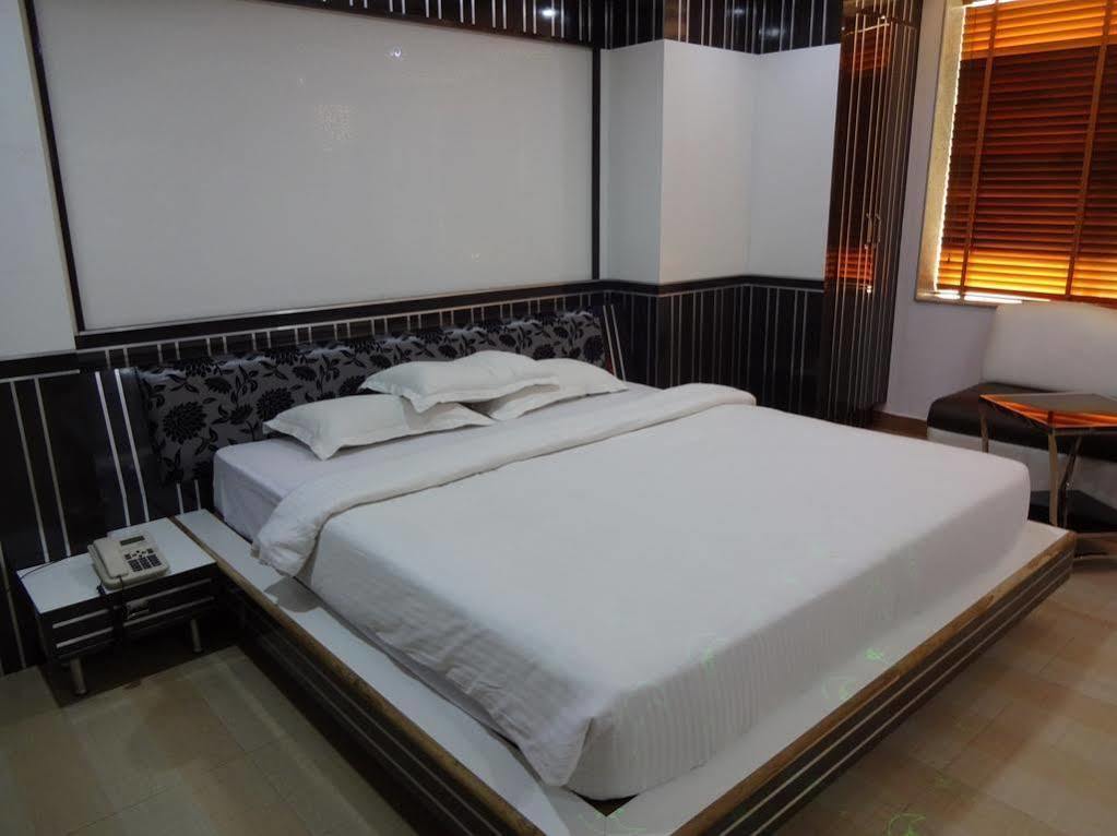 Hotel Shree Vinayak Palace Bhopal Exteriör bild